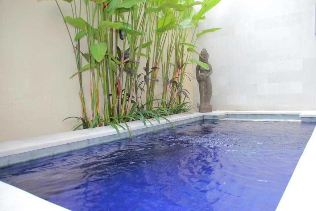 Villa Anyelir Seminyak Værelse billede
